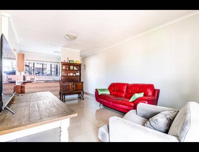 2 BEDROOM TOWNHOUSE FOR SALE IN MEREDALE